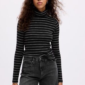 Black and white turtleneck gap